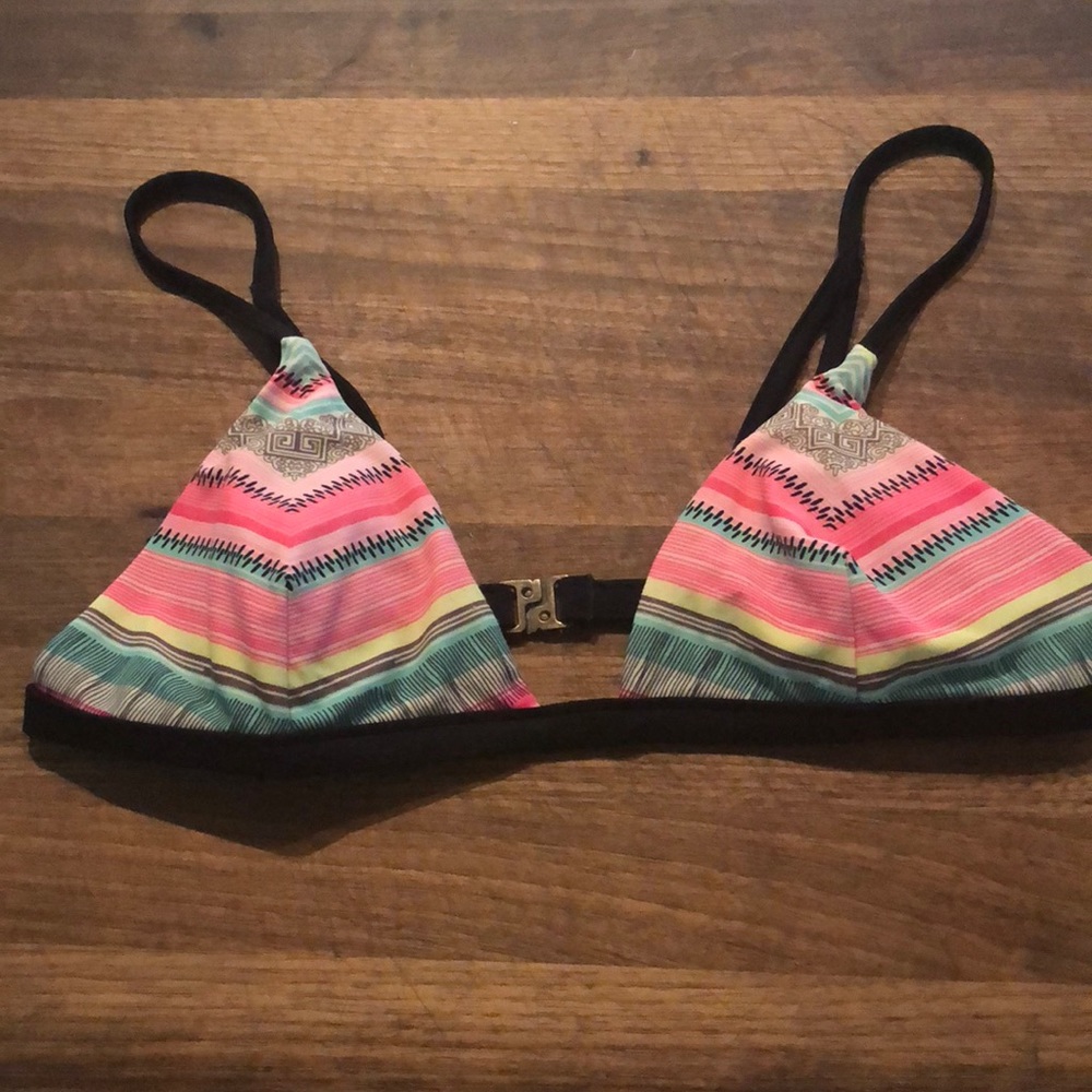 Patterned bikini top
